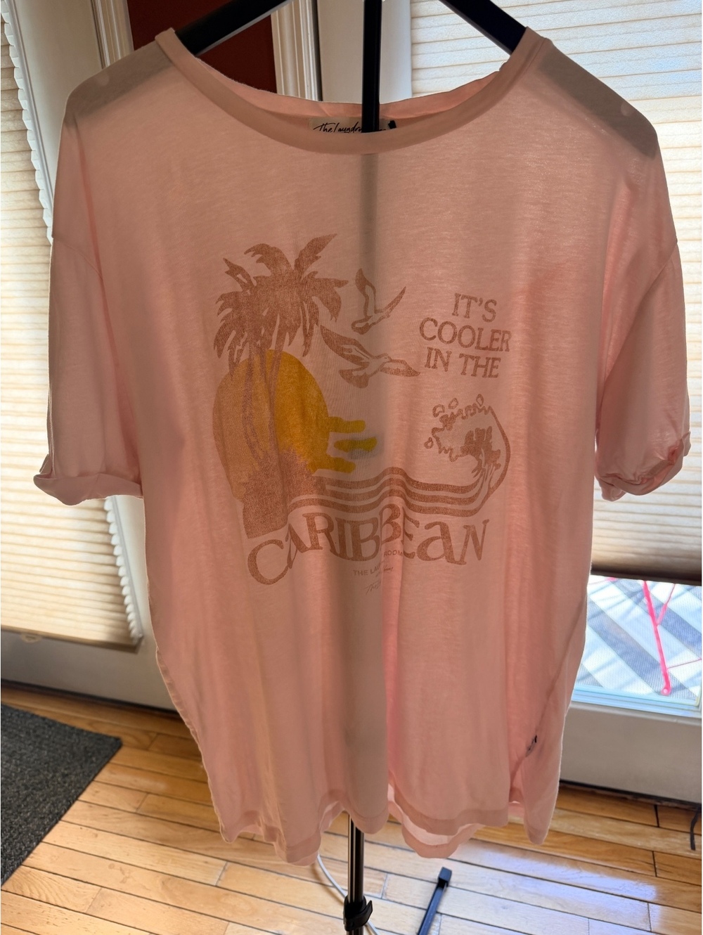 The Laundry Room Pink Caribbean Graphic T-Shirt Size Small